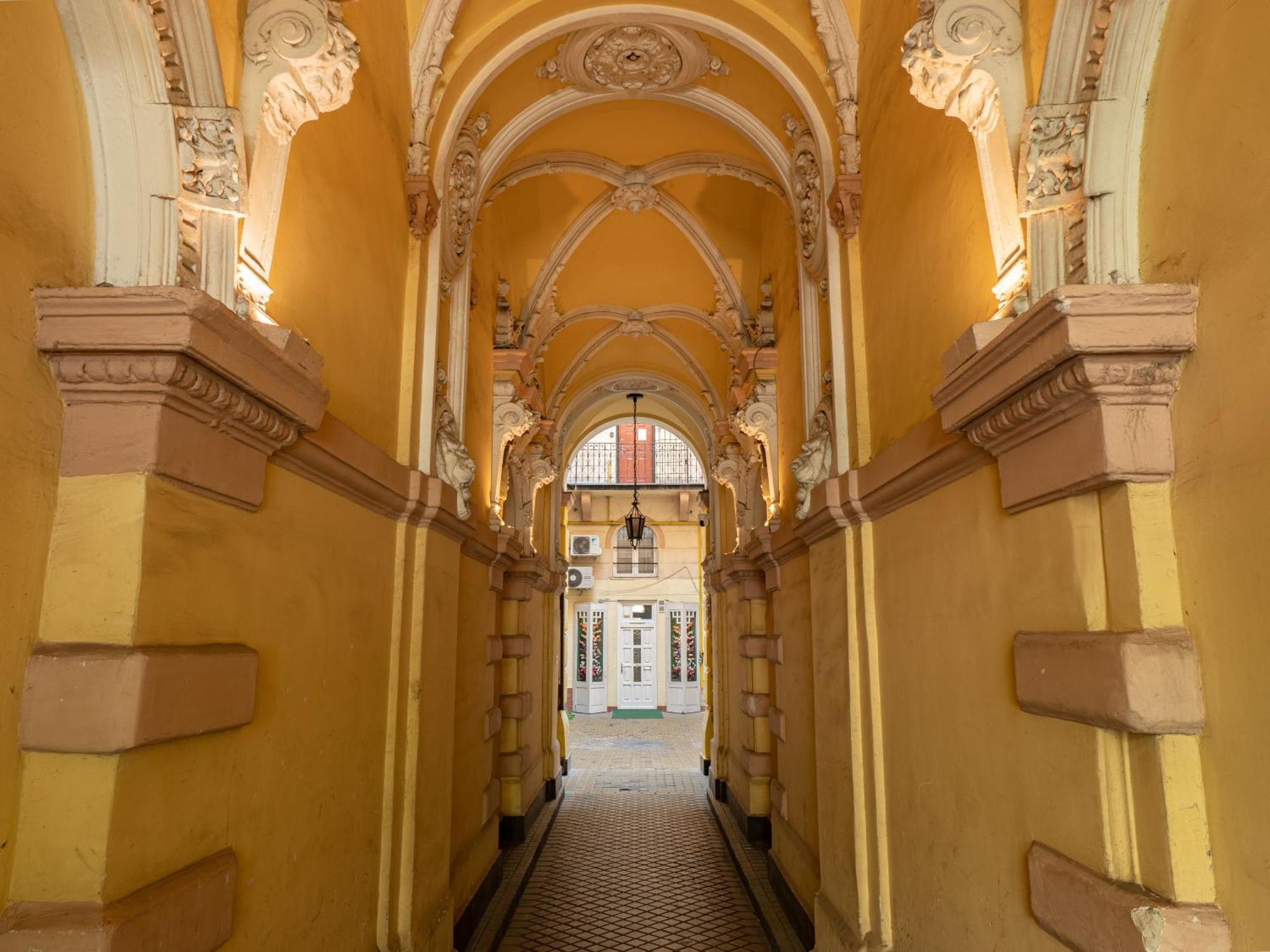 Luxury Apartment In The Central — Photos 1